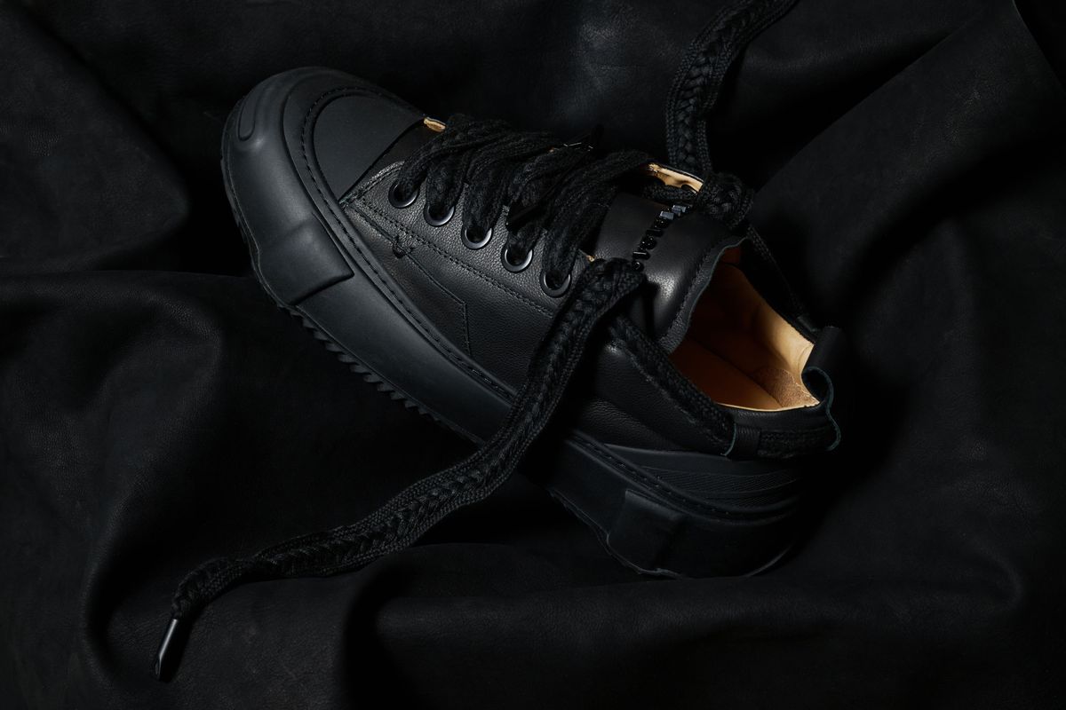 Valabasas Vision Black Leather Low Top Shoes